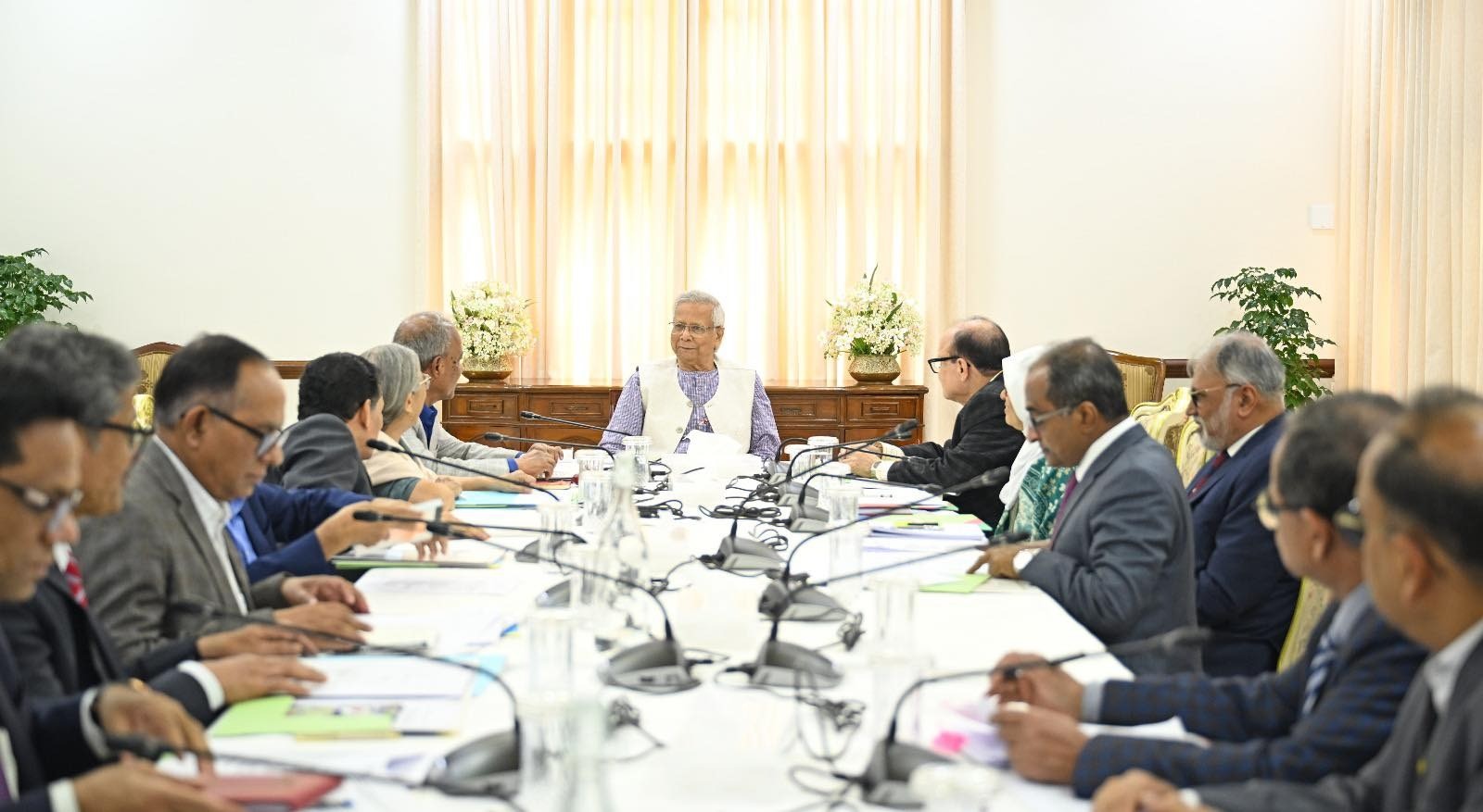 খাদ্যদূষণ নিয়ে প্রধান উপদেষ্টার উদ্বেগ, সংকট মোকাবিলায় একসঙ্গে কাজ করার আহ্বান